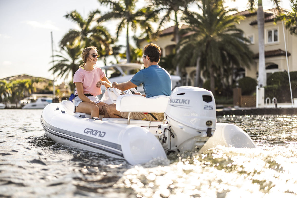 Suzuki Portable DF25 Outboard - Lifestyle