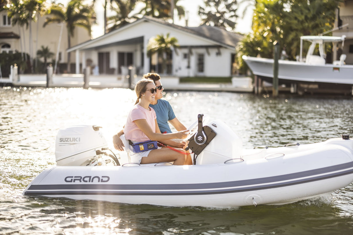 Suzuki Portable DF25 Outboard - Lifestyle