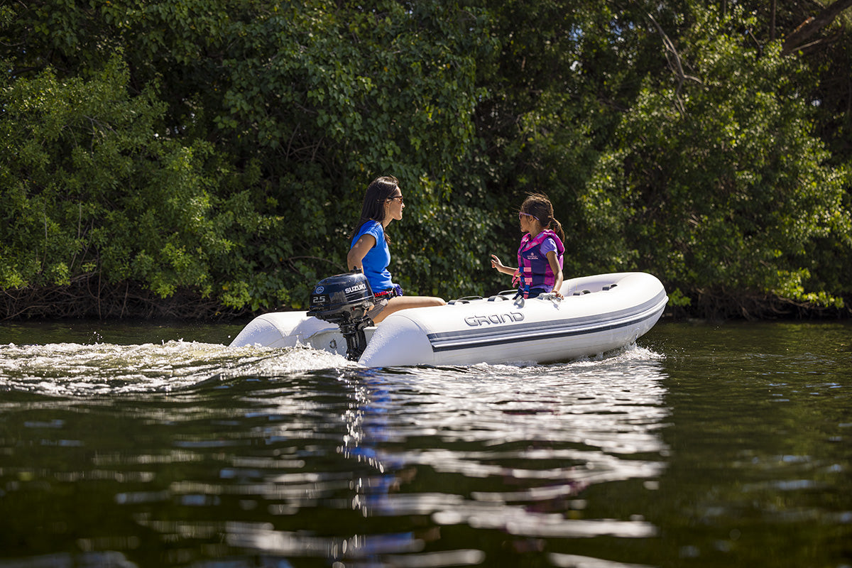 Suzuki DF2.5 Portable Outboard Lifestyle1