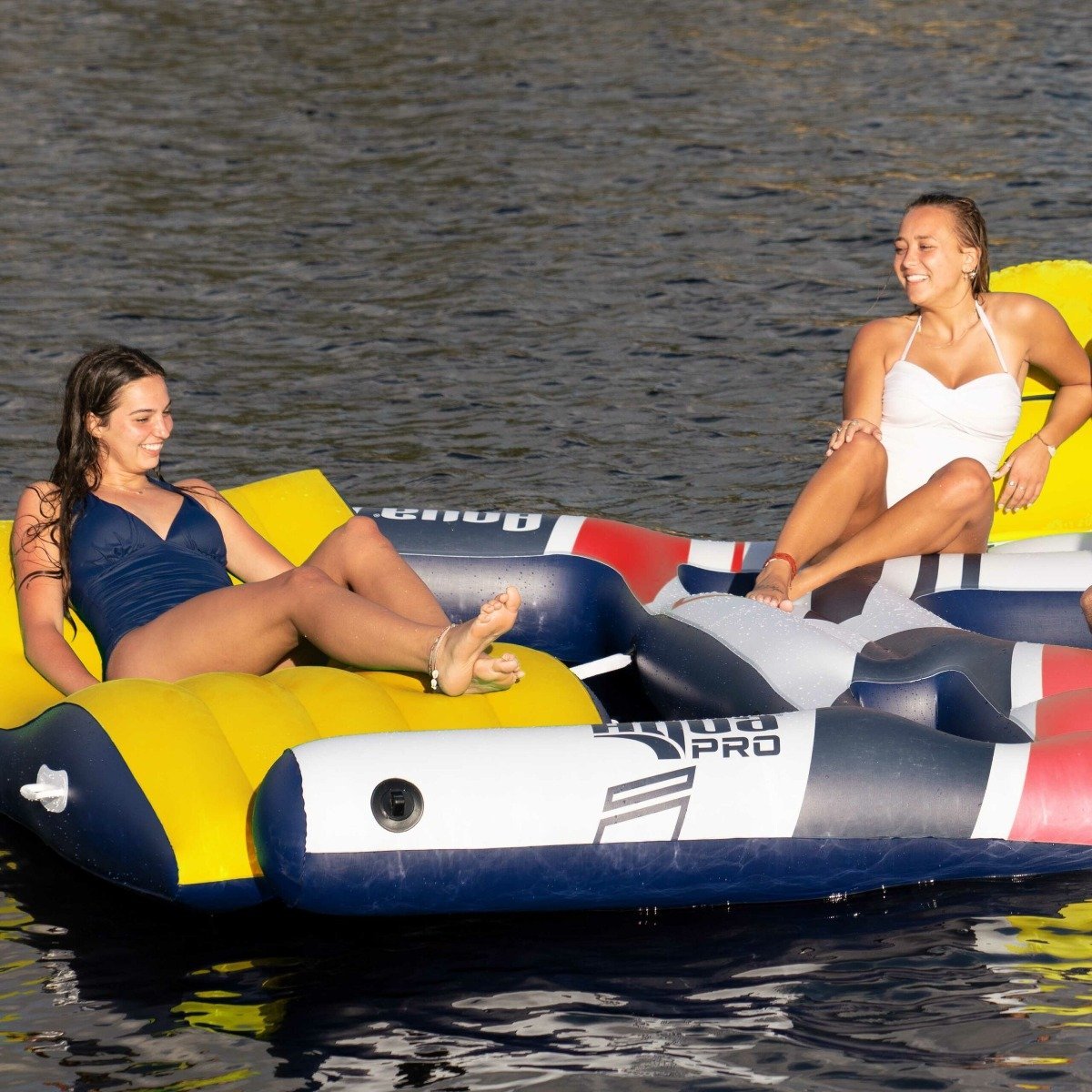 GIANT PARTY RAFT W/ DETACHABLE DOCKING LOUNGE (AQUA PRO) - APL20349