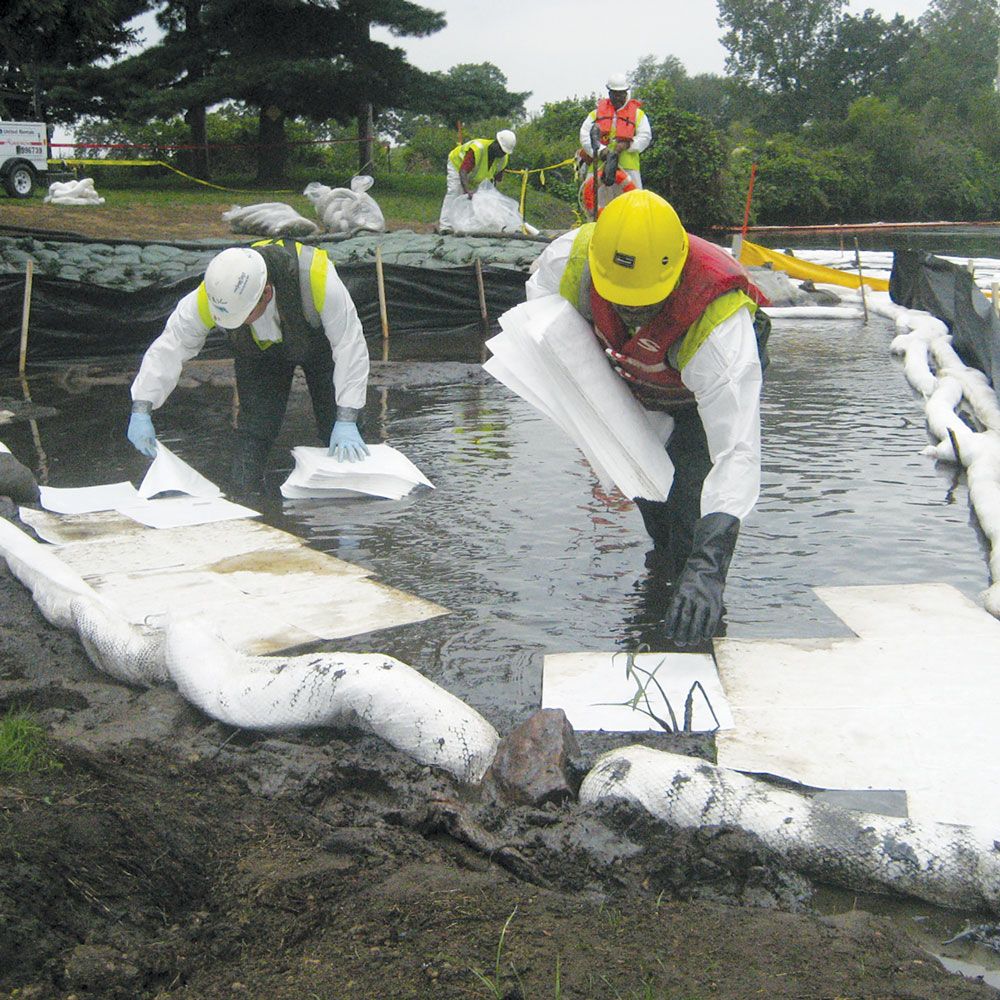 Chemtex - Oil Only Standard Meltblown Pads -Heavy Weight - 17" x 19" x 3/8" - 100/Pack - P12W