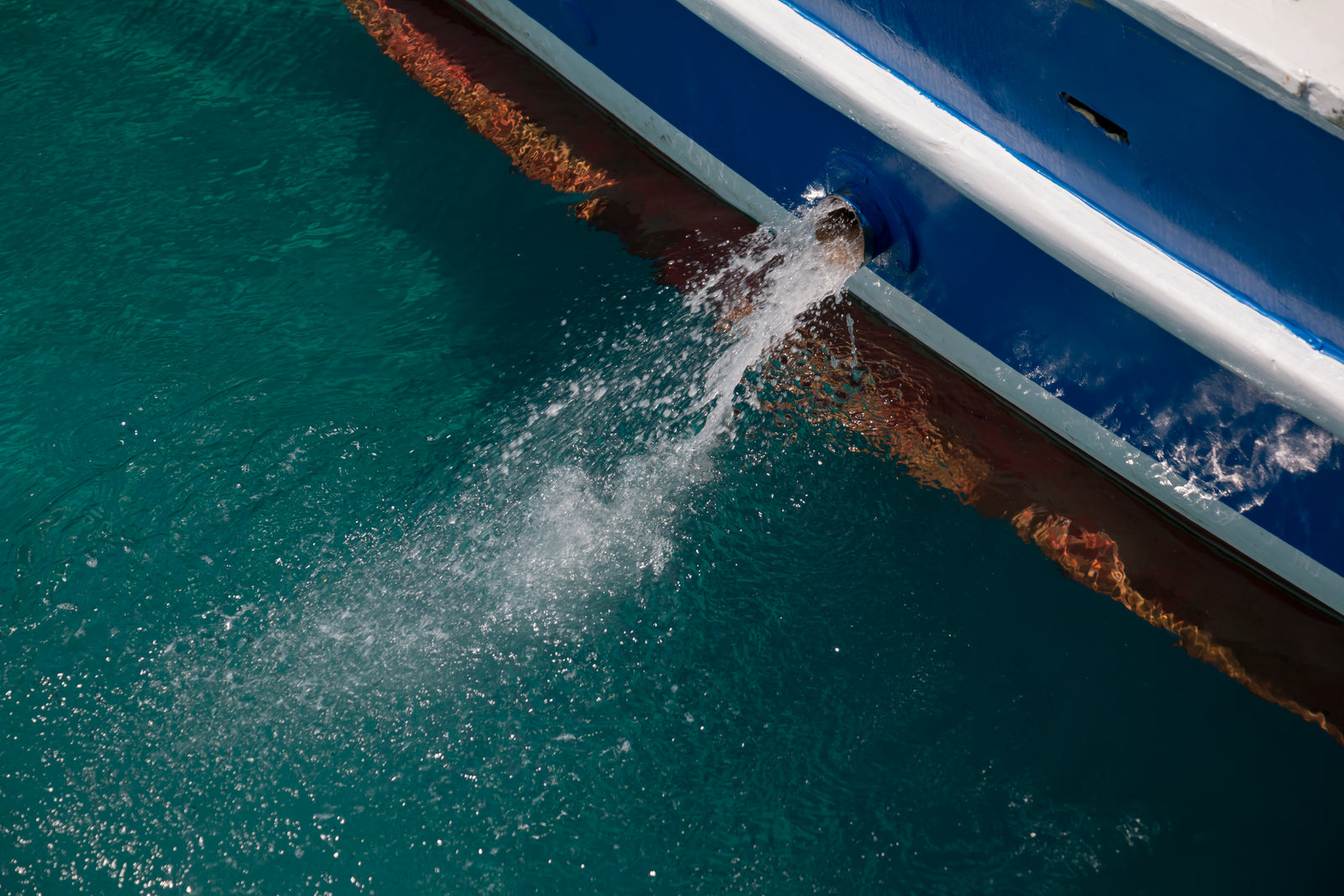 The Ultimate Guide to Bilge Pumps: Features, Types & Troubleshooting